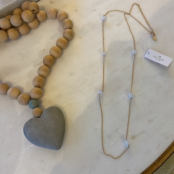 Kate Spade NY never worn gold necklace with 6 clear charms - Picture 1 of 6